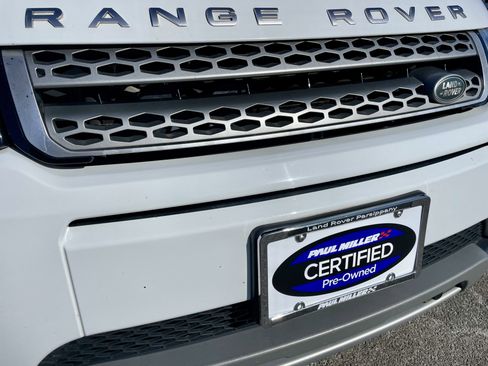 Used 2017 Land Rover Range Rover Evoque SE image 31