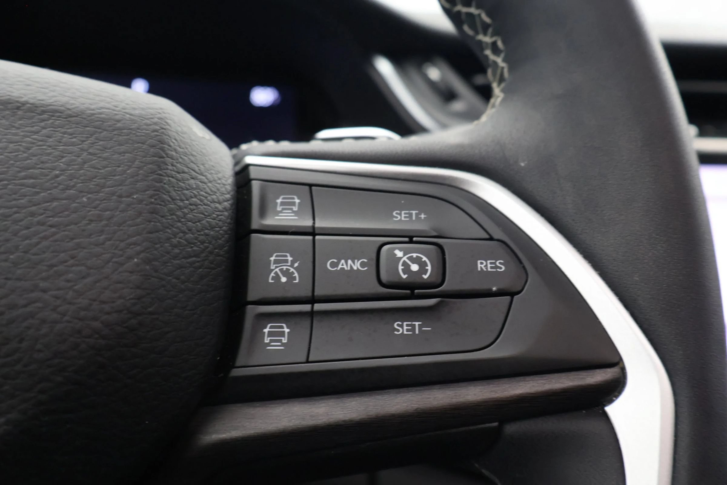 Used 2023 Jeep Grand Cherokee L Limited AWD/4WD image 22