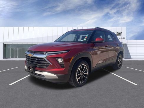 Used 2025 Chevrolet TrailBlazer LT FWD image 4