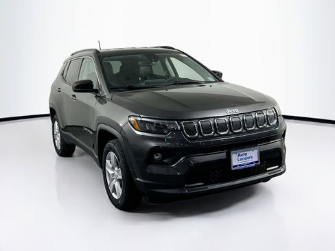 Used 2022 Jeep Compass Latitude w/ Convenience Group AWD/4WD image 3