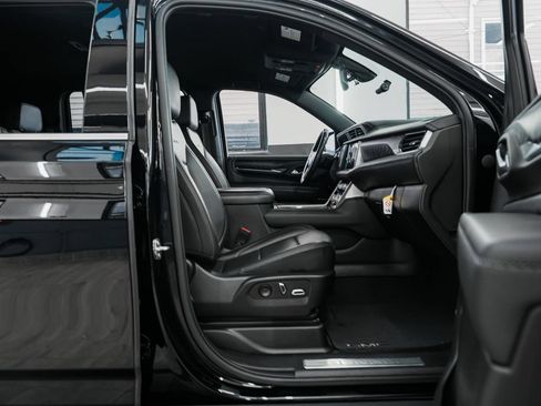 Used 2022 GMC Yukon XL Denali AWD/4WD image 37