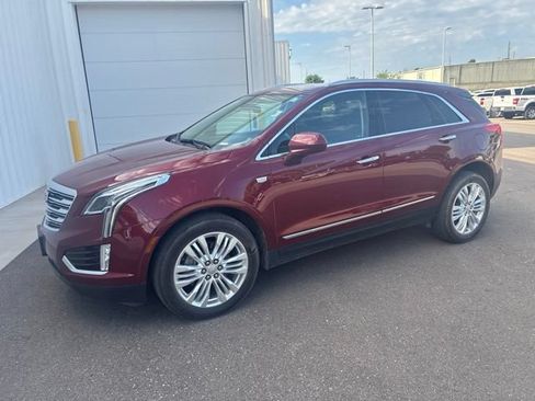 Used 2017 Cadillac XT5 Premium Luxury AWD/4WD image 2
