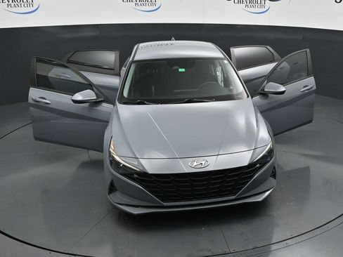 Used 2023 Hyundai Elantra SEL w/ Preferred Accessory Package FWD image 34