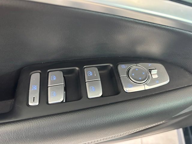 Used 2023 Genesis G70 2.0T AWD/4WD image 14