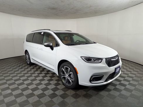 New 2026 Chrysler Pacifica Pinnacle w/ Trailer Tow Group image 5
