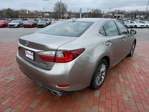 Used 2018 Lexus ES 350 w/ Premier Package image 2