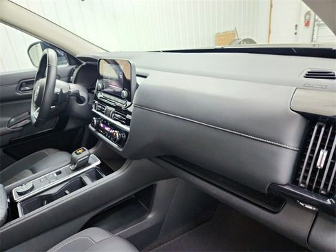 Used 2024 Nissan Pathfinder SV image 35