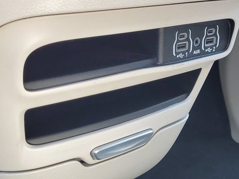 Used 2023 Chrysler Pacifica Touring-L FWD image 23