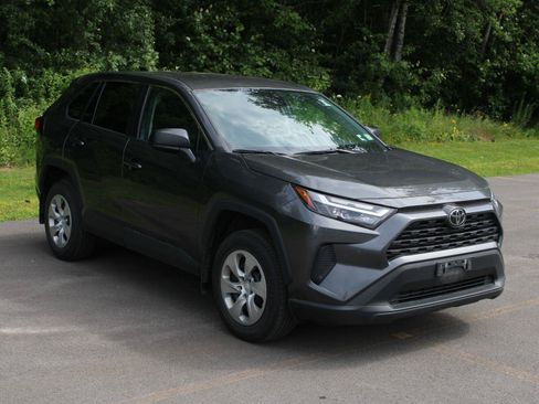 Used 2023 Toyota RAV4 LE AWD/4WD image 3