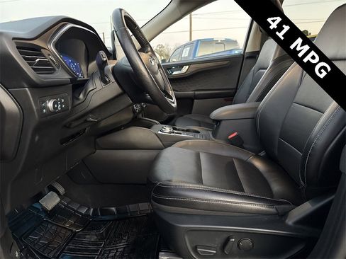 Used 2020 Ford Escape Titanium image 12