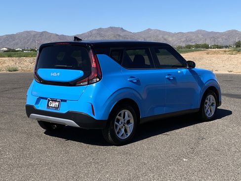 Used 2024 Kia Soul S FWD image 3