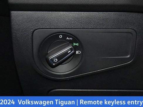 Used 2024 Volkswagen Tiguan SE image 9