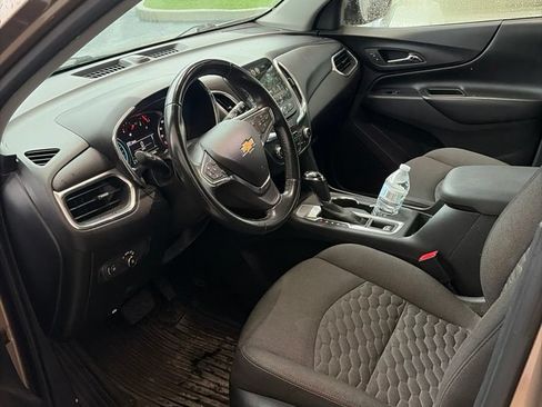 Used 2018 Chevrolet Equinox LT w/ Sun & Infotainment Package FWD image 3