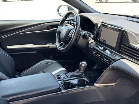 Used 2025 Toyota Camry SE w/ Convenience Package AWD/4WD image 8