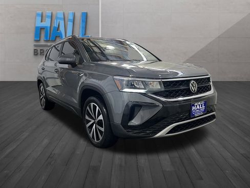 Certified 2023 Volkswagen Taos SE w/ Panoramic Sunroof Package image 8