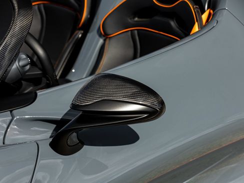 Used 2021 McLaren Elva RWD image 10