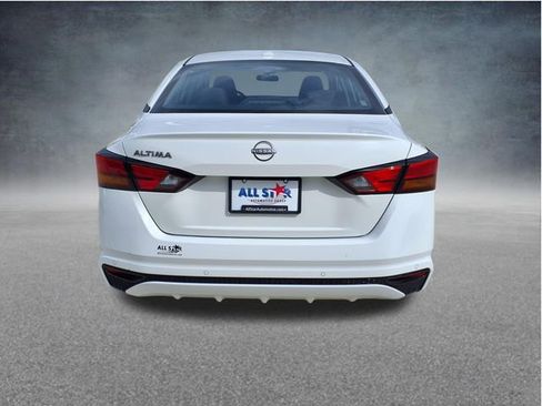Used 2025 Nissan Altima 2.5 SV FWD image 8