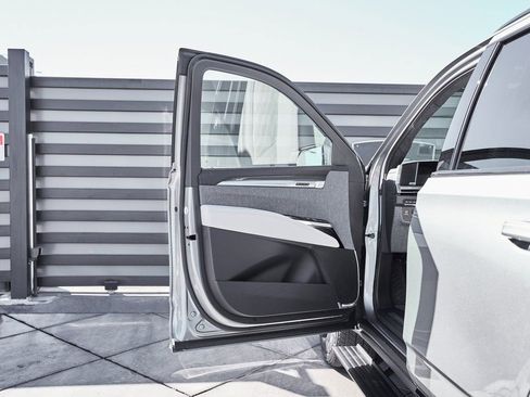 Used 2026 Cadillac Escalade V image 35