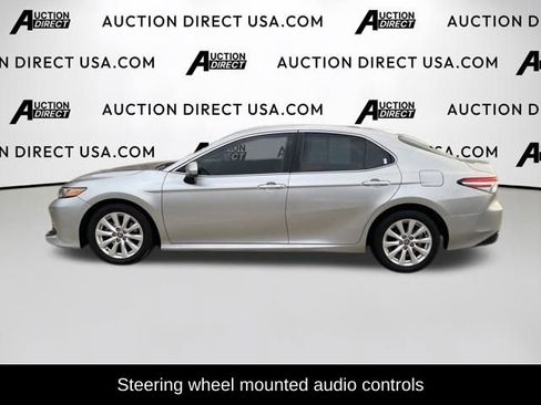Used 2020 Toyota Camry LE image 3