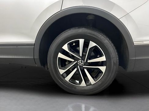 Used 2022 Volkswagen Tiguan S image 14