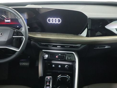 Used 2025 Audi Q5 Premium Plus w/ Premium Plus image 15