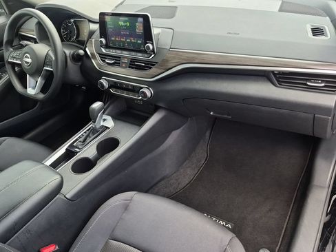 Used 2025 Nissan Altima 2.5 SV FWD image 31