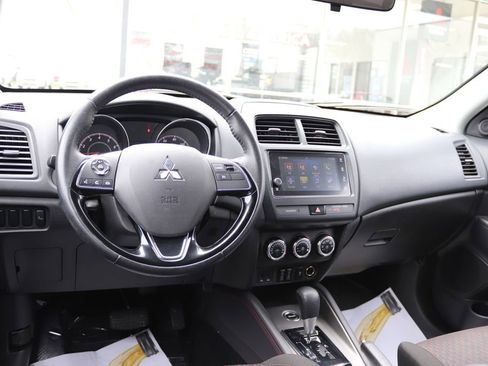 Used 2019 Mitsubishi Outlander Sport SE image 3