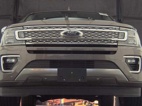 Used 2018 Ford Expedition Platinum image 3