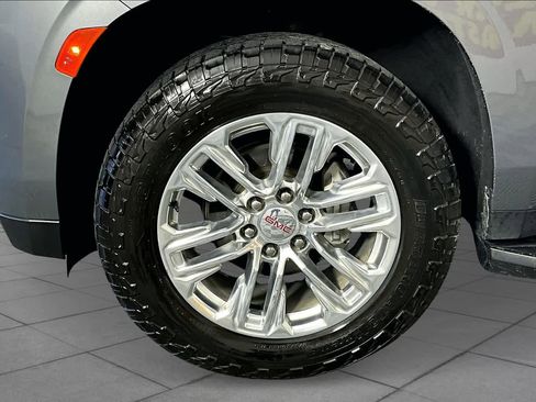 Used 2022 GMC Yukon SLT w/ SLT Luxury Package image 10
