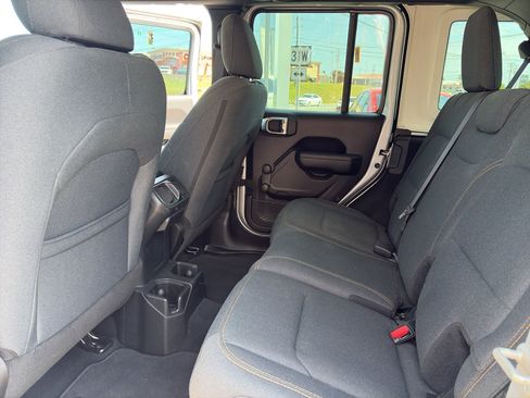 Used 2024 Jeep Wrangler Unlimited Sport AWD/4WD image 26