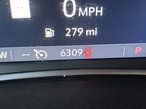 Used 2023 Chevrolet Equinox Premier image 12