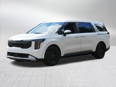 Certified 2026 Kia Carnival FWD image 3