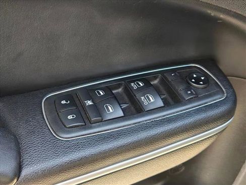 Used 2019 Chrysler 300 S image 9