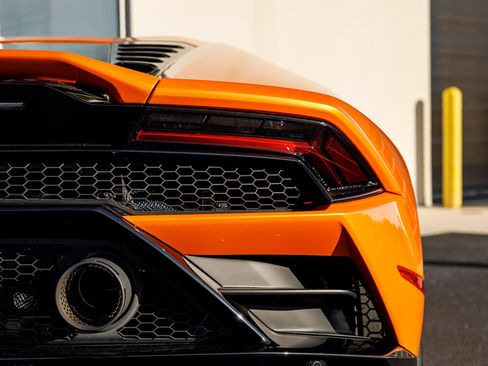 Used 2023 Lamborghini Huracan EVO RWD image 26