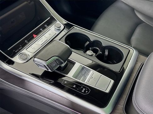 Used 2023 Audi Q8 Prestige image 14