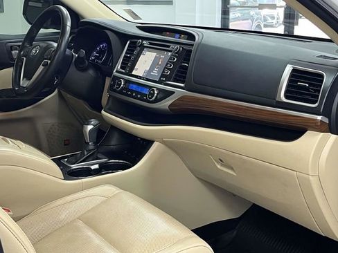 Used 2018 Toyota Highlander Limited AWD/4WD image 28