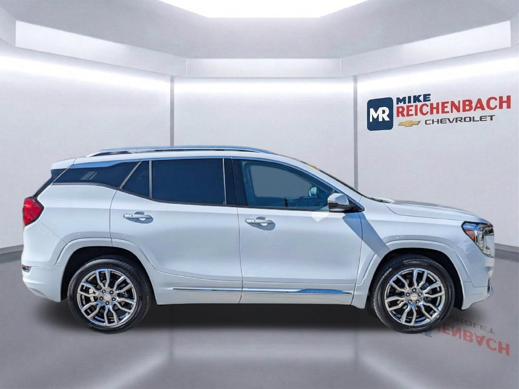 Used 2024 GMC Terrain Denali AWD/4WD image 3
