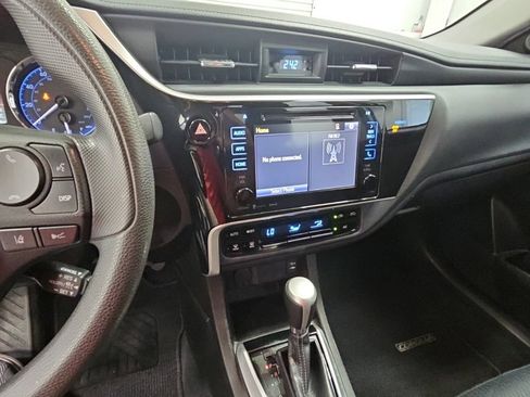 Used 2018 Toyota Corolla LE w/ LE Premium Package w/Moonroof FWD image 10