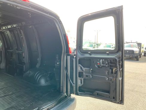 Used 2007 Chevrolet Express 1500 RWD image 26