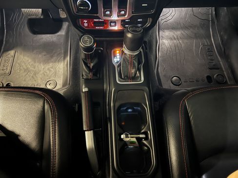 Used 2018 Jeep Wrangler Rubicon AWD/4WD image 20