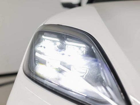 Certified 2026 Porsche Cayenne AWD/4WD image 12