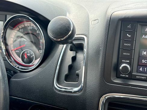 Used 2019 Dodge Grand Caravan SXT w/ Rear Park Assist Package FWD image 33