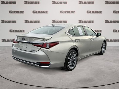Used 2019 Lexus ES 300h w/ Luxury Package image 5