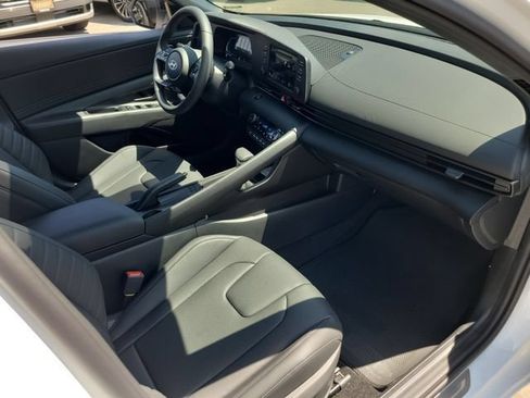 New 2026 Hyundai Elantra SEL Sport FWD image 21
