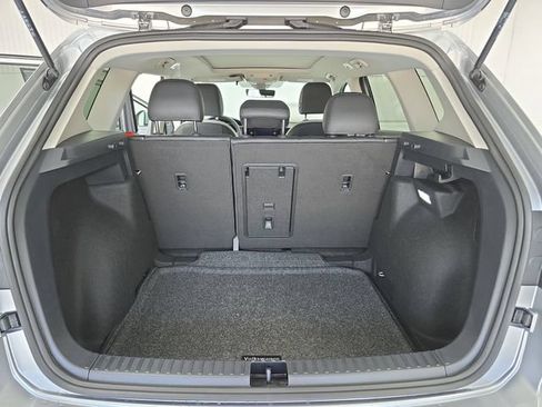 Certified 2025 Volkswagen Taos SE FWD image 12