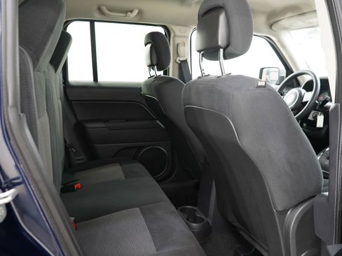 Used 2014 Jeep Patriot Latitude AWD/4WD image 13