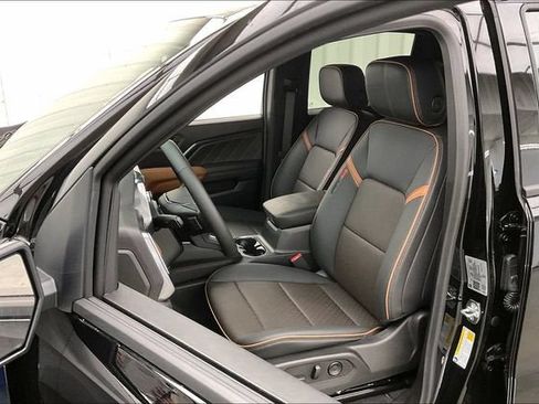 New 2025 GMC Canyon AT4 w/ Off-Road Front Bumper Package AWD/4WD image 11