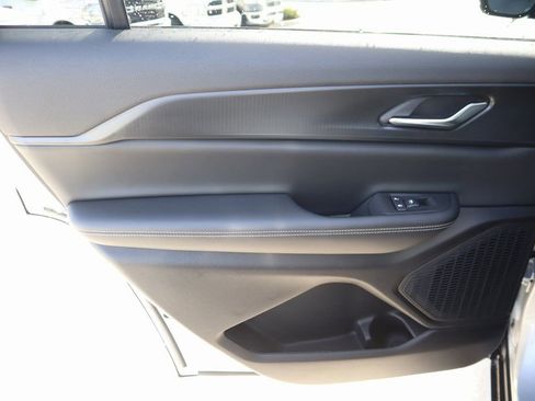 New 2025 Jeep Grand Cherokee L Altitude image 17