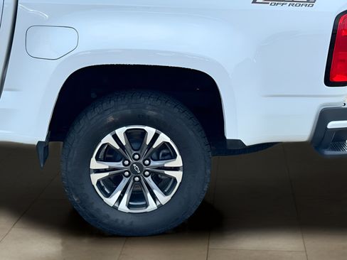 Used 2022 Chevrolet Colorado Z71 AWD/4WD image 39