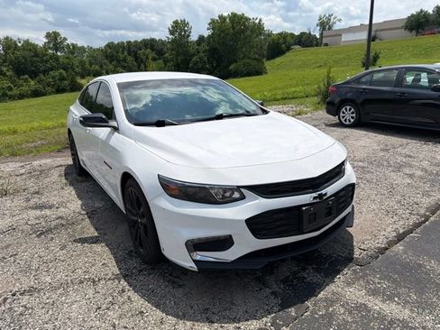 Used 2018 Chevrolet Malibu LT w/ Leather Package FWD image 9